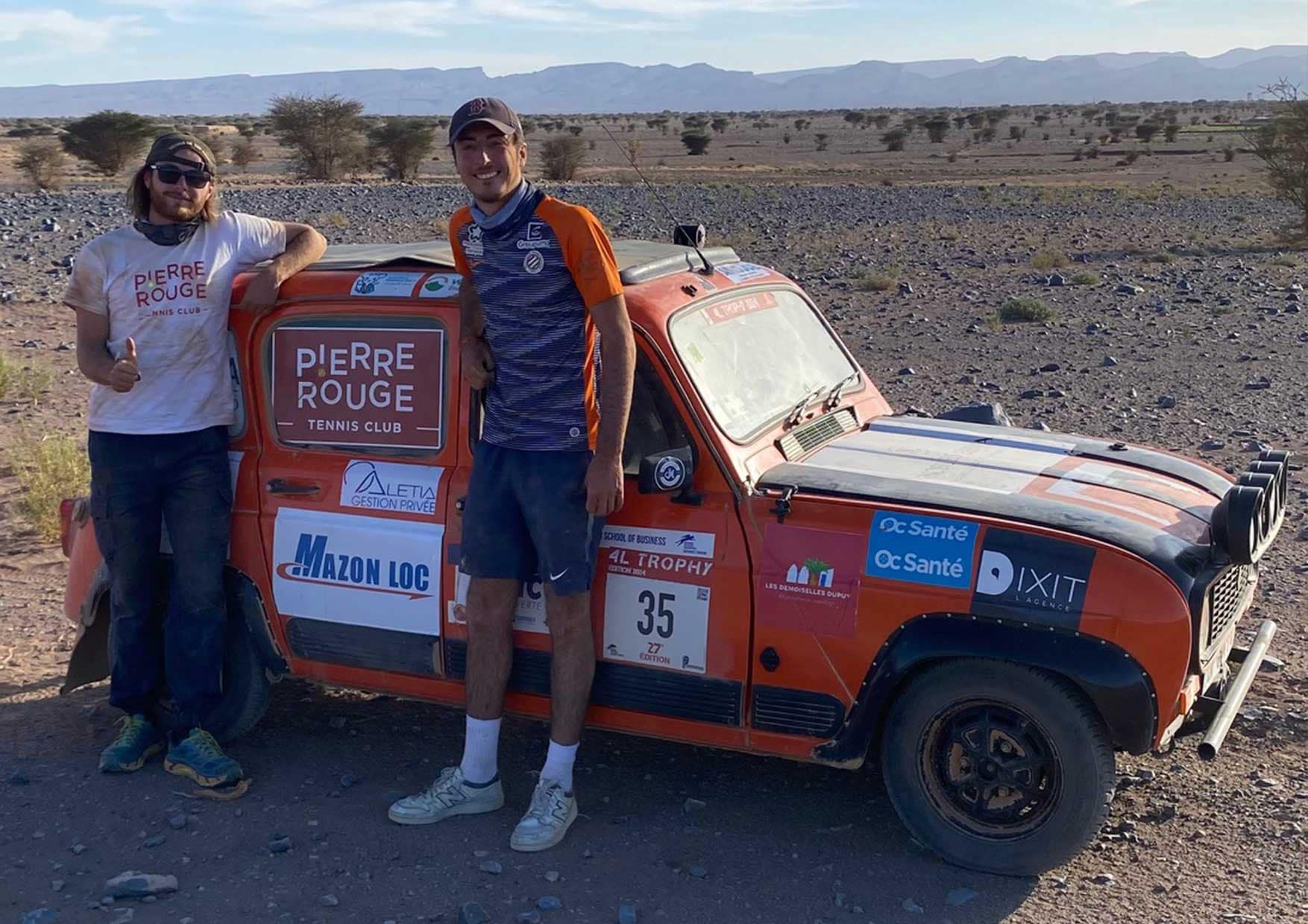 L'équipage du club au départ du 4L Trophy
